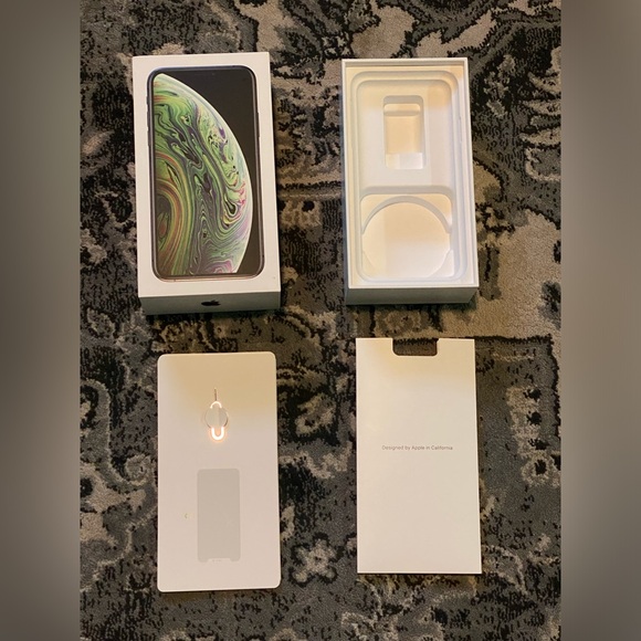 iPhone XS Box Original Apple Retail Packaging with Manual Sim Tool- BOX ONLY - Picture 7 of 9